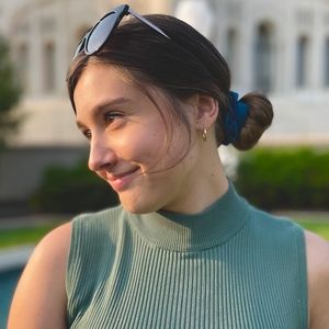 Meet your Posher, Claudia